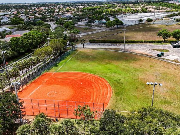 1374 NW 159th Ave, Pembroke Pines FL 33028
