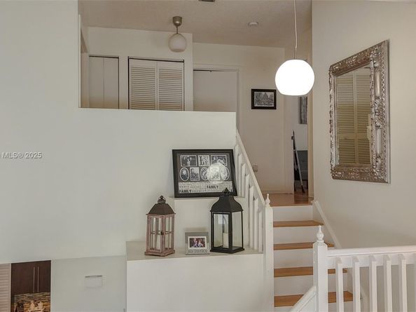 1374 NW 159th Ave, Pembroke Pines FL 33028