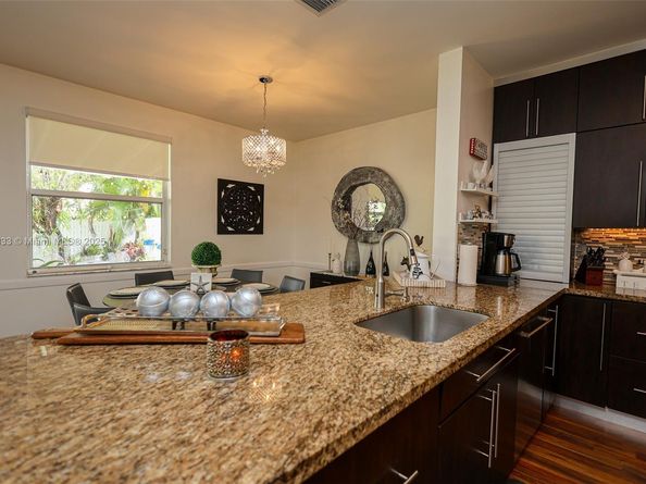 1374 NW 159th Ave, Pembroke Pines FL 33028