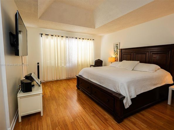 1374 NW 159th Ave, Pembroke Pines FL 33028