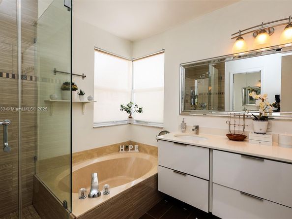 1374 NW 159th Ave, Pembroke Pines FL 33028