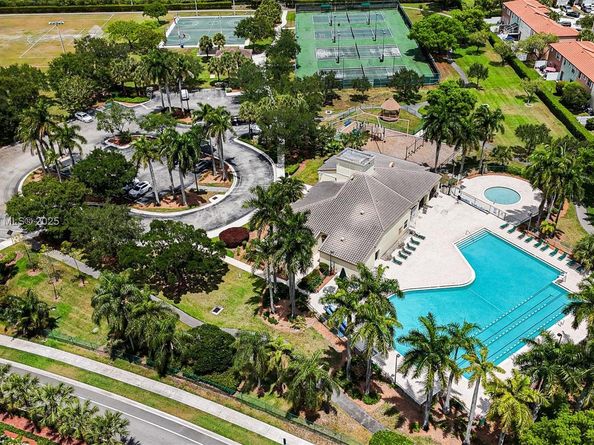 1374 NW 159th Ave, Pembroke Pines FL 33028