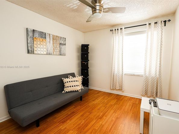 1374 NW 159th Ave, Pembroke Pines FL 33028