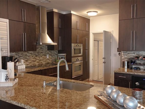 1374 NW 159th Ave, Pembroke Pines FL 33028