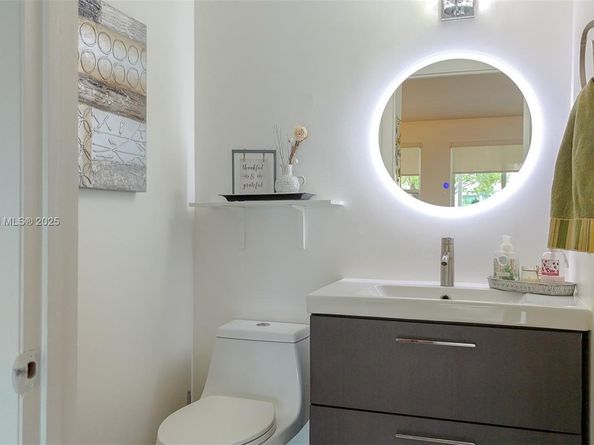 1374 NW 159th Ave, Pembroke Pines FL 33028