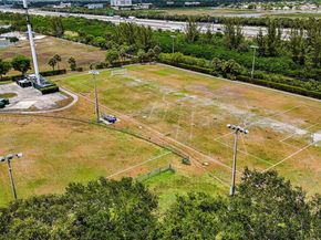 1374 NW 159th Ave, Pembroke Pines FL 33028