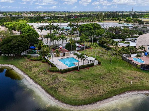 1374 NW 159th Ave, Pembroke Pines FL 33028
