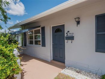 8521 NW 57th Ct