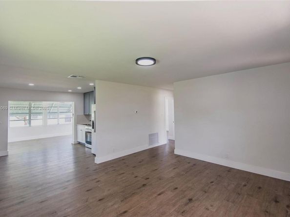 8521 NW 57th Ct, Tamarac FL 33321