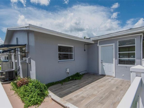 8521 NW 57th Ct, Tamarac FL 33321