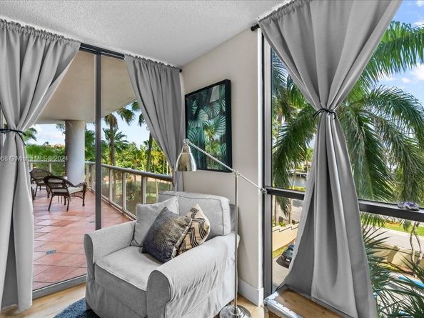 3598 Yacht Club Dr 302, Aventura FL 33180
