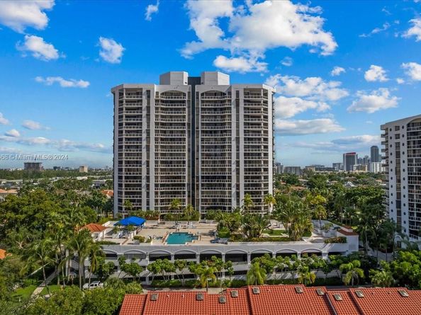 3598 Yacht Club Dr 302, Aventura FL 33180