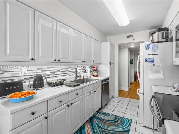 3598 Yacht Club Dr 302, Aventura FL 33180