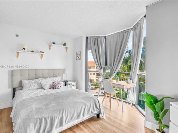 3598 Yacht Club Dr 302, Aventura FL 33180