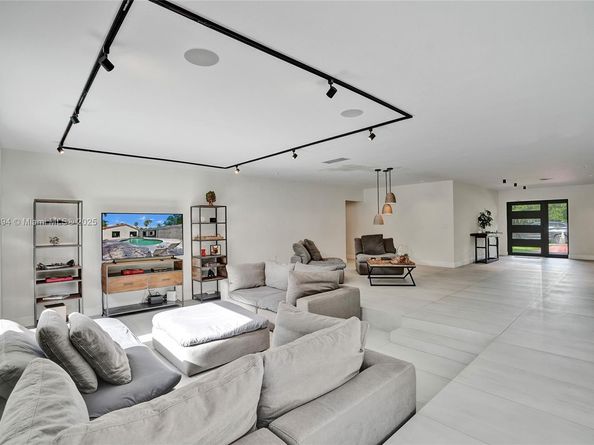 14135 N Miami Ave, Miami FL 33168