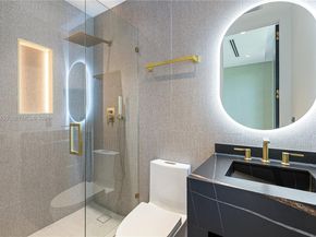 2499 N Meridian Ave, Miami Beach FL 33140