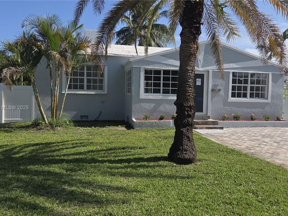 1628 Arthur St, Hollywood FL 33020