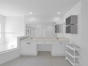6694 NW 107th Pl, Doral FL 33178