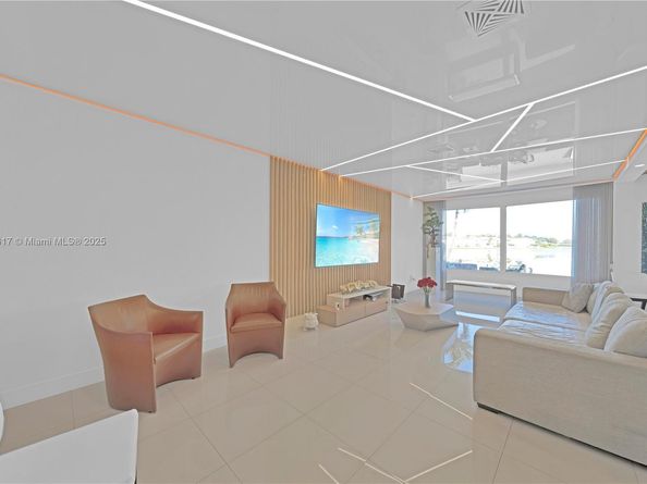 6694 NW 107th Pl, Doral FL 33178