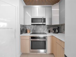 6694 NW 107th Pl, Doral FL 33178