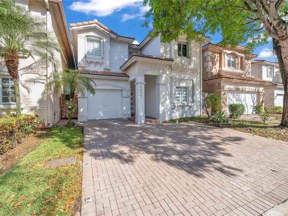 6694 NW 107th Pl, Doral FL 33178