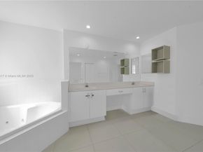 6694 NW 107th Pl, Doral FL 33178