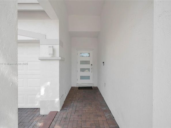 6694 NW 107th Pl, Doral FL 33178