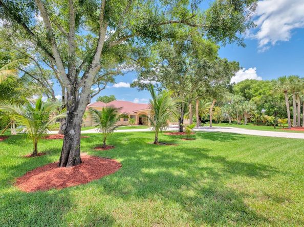 2710 Walkers way, Weston FL 33331