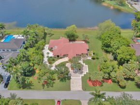 2710 Walkers way, Weston FL 33331