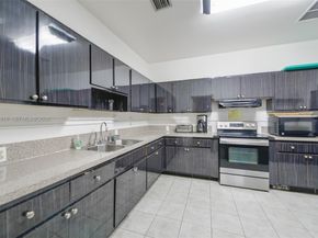 3071 NW 47th Ter 321, Lauderdale Lakes FL 33313