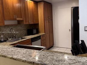 4400 Hillcrest Dr 114B, Hollywood FL 33021