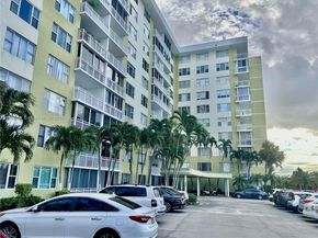 4400 Hillcrest Dr 114B, Hollywood FL 33021