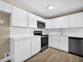 700 NW 214th St 321, Miami Gardens FL 33169