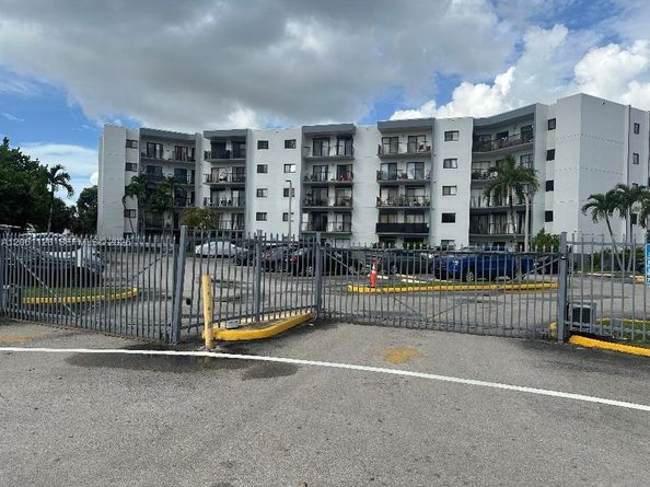 1820 W 53rd St 518, Hialeah FL 33012