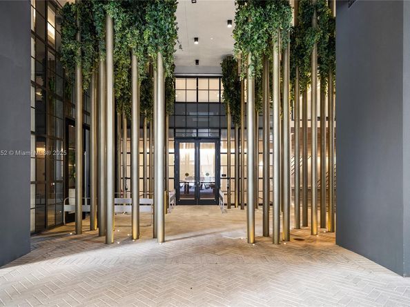 159 NE 6th St 2405, Miami FL 33132