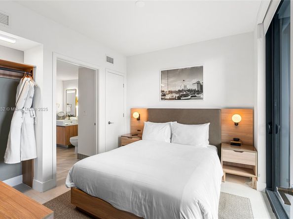 159 NE 6th St 2405, Miami FL 33132