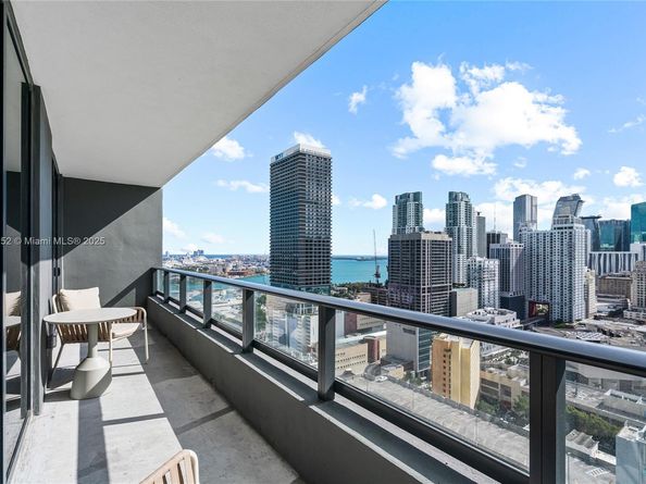 159 NE 6th St 2405, Miami FL 33132