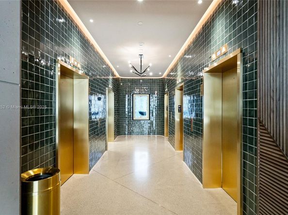 159 NE 6th St 2405, Miami FL 33132