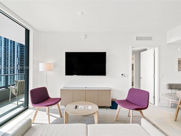 159 NE 6th St 2405, Miami FL 33132