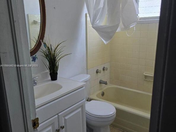 200 76th St 57, Miami Beach FL 33141