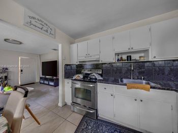 327 SW 13th Ave