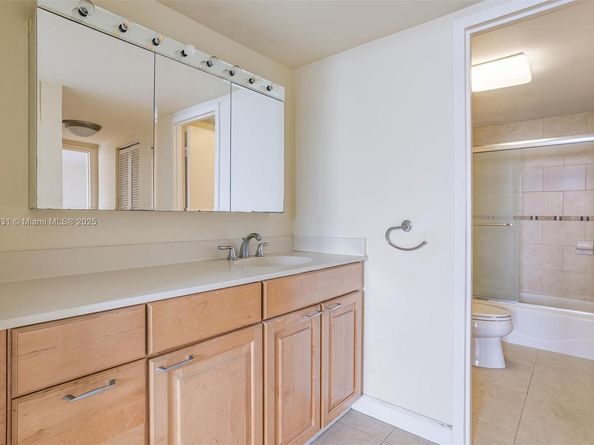 2333 Brickell Ave 1207, Miami FL 33129