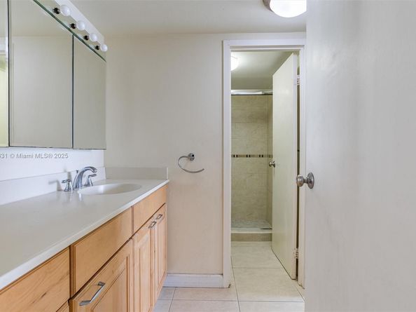 2333 Brickell Ave 1207, Miami FL 33129