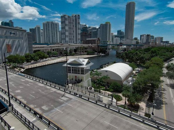 10 SW South River Dr 1704, Miami FL 33130
