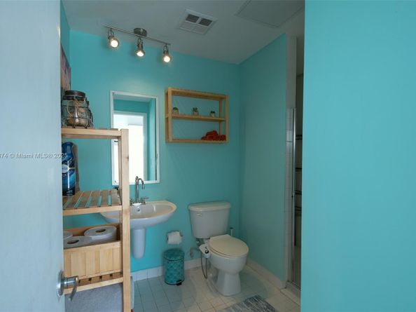 10 SW South River Dr 1704, Miami FL 33130