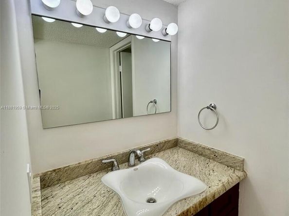 7451 NW 16th St 304, Plantation FL 33313