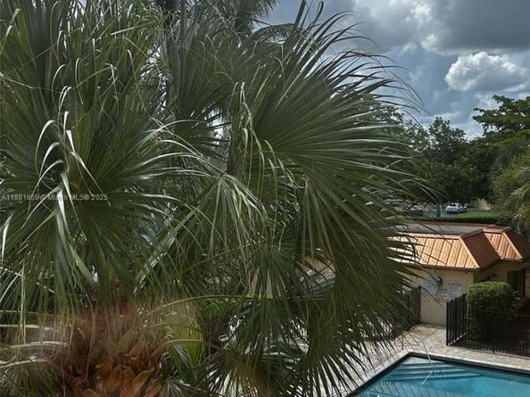 7451 NW 16th St 304, Plantation FL 33313
