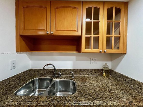 7451 NW 16th St 304, Plantation FL 33313