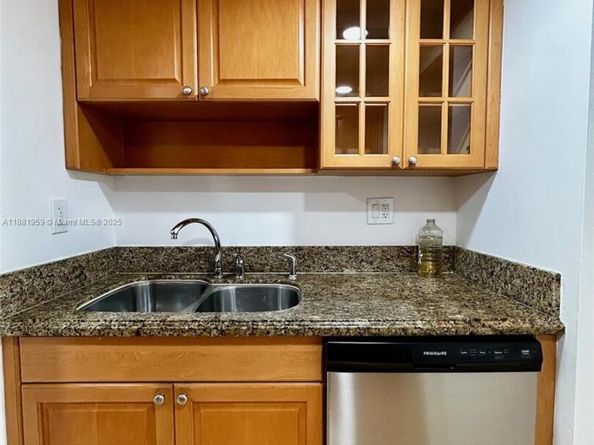 7451 NW 16th St 304, Plantation FL 33313