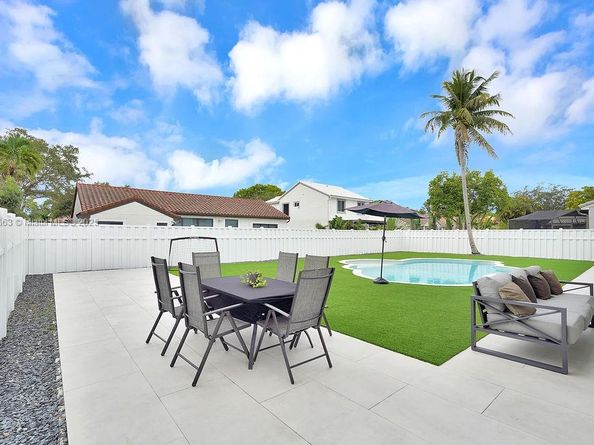 10746 Charleston Pl, Cooper City FL 33026